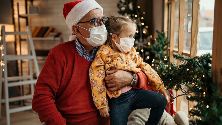 L'Organisation mondiale de la Santé (OMS) recommande le port du masque lors des réunions familiales de Noël et des fêtes de fin d'année en Europe.
