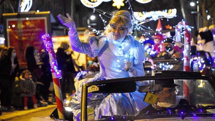 Les princesses ont salué un public nombreux autour  de la place du Mandarous.