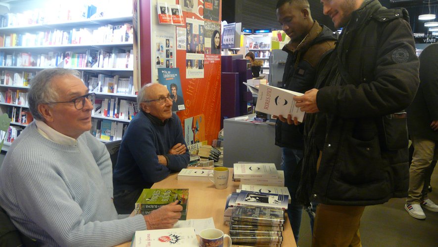 Yves Garric et son comparse Georges Dellus lors d'une dédicace d'un précédent livre.