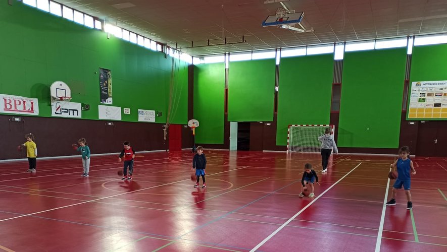 Protocole et entraînements au programme des jeunes basketteuses et basketteurs.