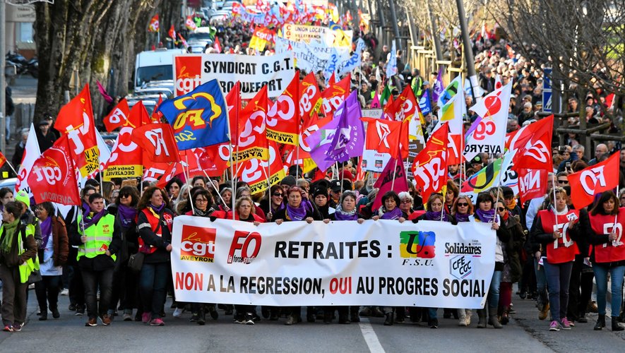 Manifestation du 20 février. Les rues de Rodez noires de monde.