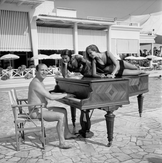 Claude Bolling, le 6 août 1969 au bord de la piscine de l'hôtel Palm Beach de Cannes.