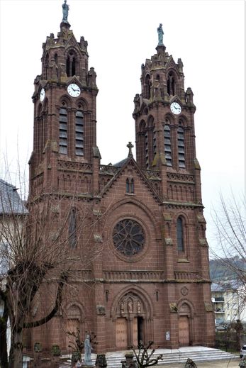 L’église paroissiale Saint-Jean-Baptiste a été consacrée en 1883.