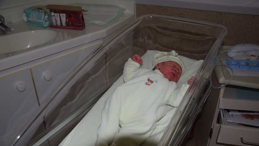 Paul, né ce vendredi matin à la maternité de Rodez, est le premier bébé de l'année en Aveyron.