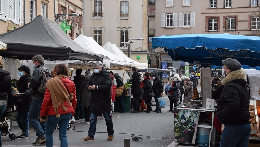 Malgré un froid de canard,les gens étaient nombreux,hier, à faire le premier marché de l’année.
