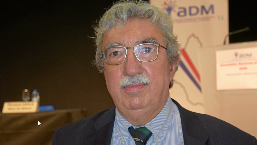 Jean-Marc Calvet, maire de Rignac et  président de l'Association départementale des maires.