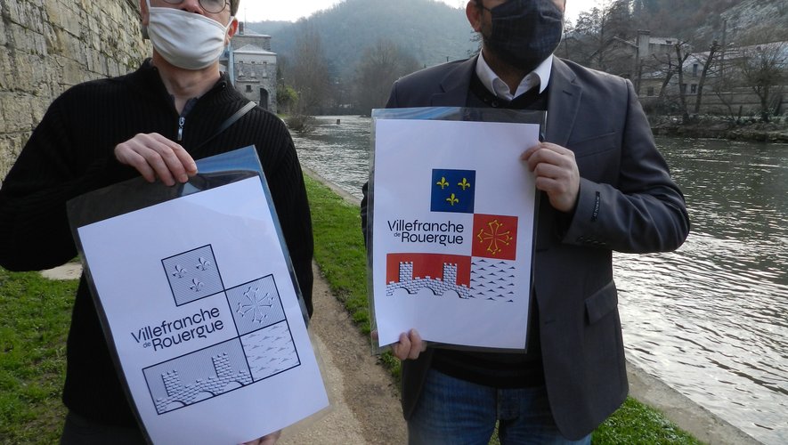 Jean Sébastien Orcibal et Sébastien Julien, chargé de communication de la mairie, présentent le nouveau logo au bord de l’Aveyron.