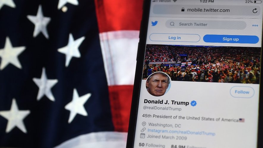 Après la victoire de Joe Biden à la présidence des Etats-Unis, Twitter avait indiqué que Donald Trump redeviendra un internaute comme les autre après le 20 janvier prochain, s'exposant donc à un bannissement.
