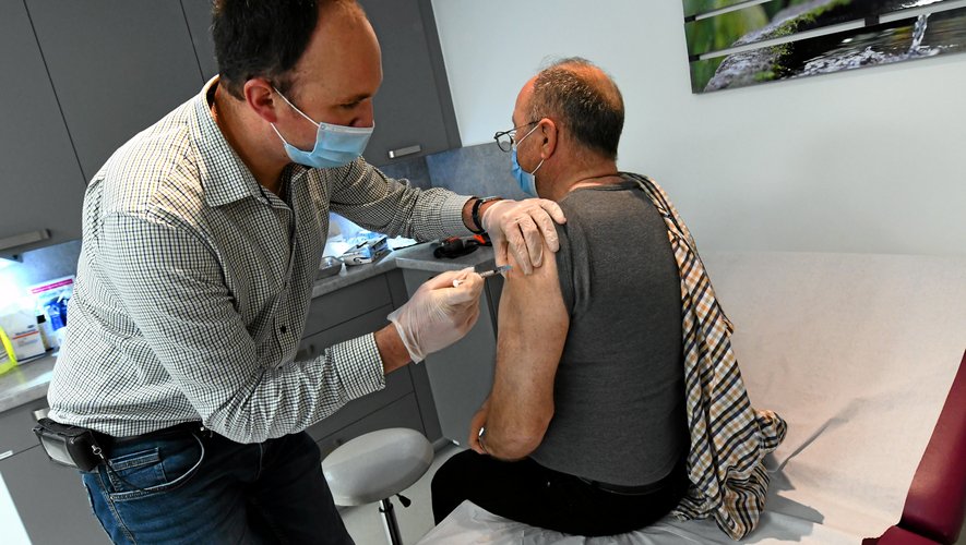La campagne de vaccination a démarré ce jeudi à l'Ehpad de St-Chély en Aveyron.