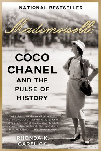 Le livre "Mademoiselle: Coco Chanel and the Pulse of History" par Rhonda K. Garelick.