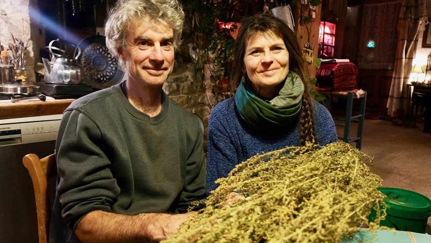 Avec son compagnon, Pascal,Coralie Roussel est agricultrice à Vabres-l’Abbaye.