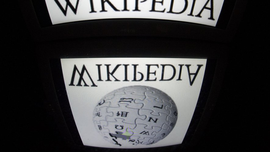 L'encyclopédie en ligne Wikipédia a été lancée le 15 janvier 2001.