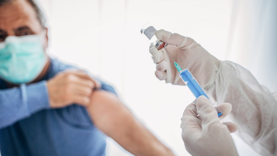 Espacer de six semaines l'injection de deux doses de vaccins, au lieu de trois à quatre semaines actuellement, constitue une option "raisonnable", assure la Haute autorité de santé.