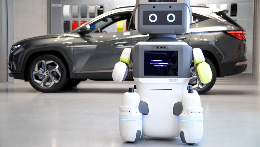 Le robot DAL-e lancé par Hyundai apparait comme une solution pour continuer à communiquer avec ses clients en temps de crise sanitaire.