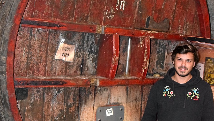 Le créateur de mode Hugo Matha parcourt le monde mais le jeune Aveyronnais de 30 ans ne manque pas une occasion de faire escale à Bruéjouls, dans la maison familiale, où il s’intéresse au domaine viticole de ses parents.	Rui Dos Santos