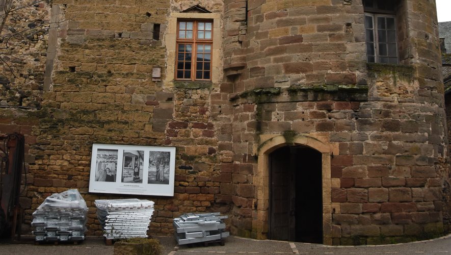 Derrière une belle façade style renaissance se cache une surprenante forteresse médiévale.