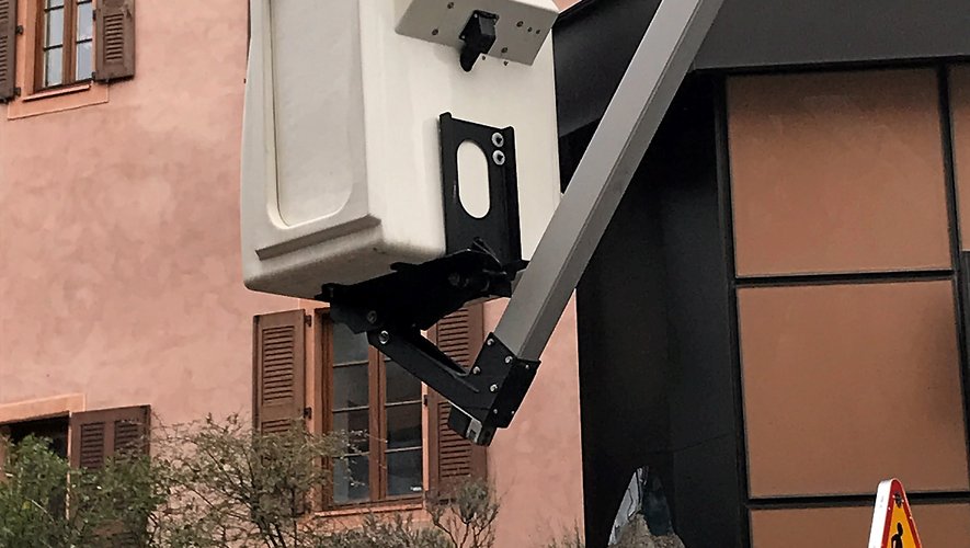 De nouvelles caméras ont été installées en centre-ville. Ici, à l’angle de la rue Corbières, juste au-dessus de la Maison du livre.