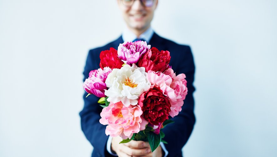 Camélias, hellébores, violettes... et si on achetait des fleurs locales et de saison pour la Saint-Valentin ? Petit bonus : chacune de ses fleurs a une signification en langage des amoureux.