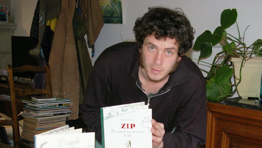 Michaël Rivière, le jeune auteur illustrateur aubinois présente ses 3 livres.
