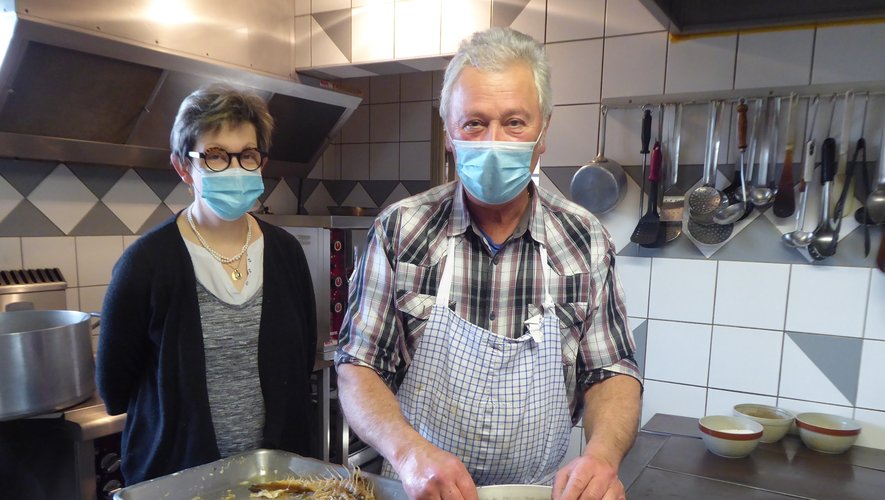 Françoise et Gérard Fages préparent un plat apprécié, l’estofinado.