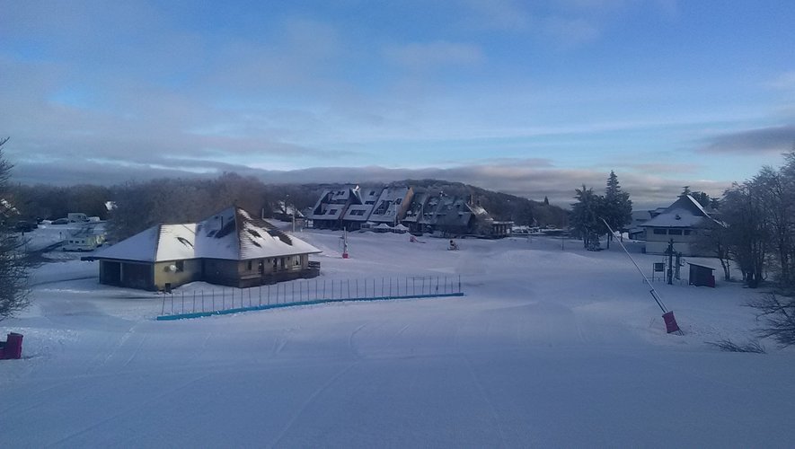 La neige est là comme en témoigne cette magnifique photo de la station de Laguiole issue de leur page Facebook jeudi.