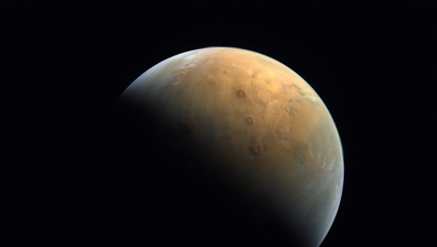 Photo distribuée le 14 février 2021 par l'Agence spatiale des Emirats Arabes Unis (UAESA), prise par l'Emirates eXploration Imager (EXI) après l'insertion en orbite de Mars (MOI).