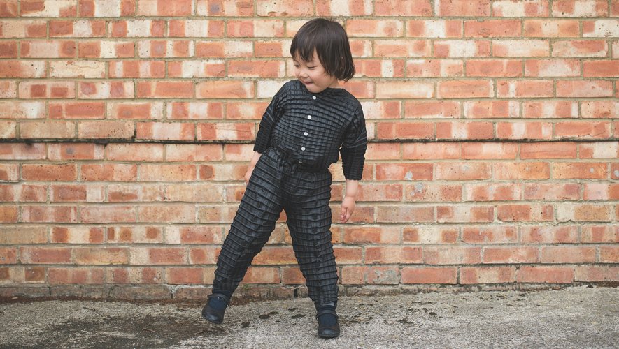 La société Petit Pli, basée à Londres, a mis au point un concept de vêtements capables de suivre la croissance de vos enfants.