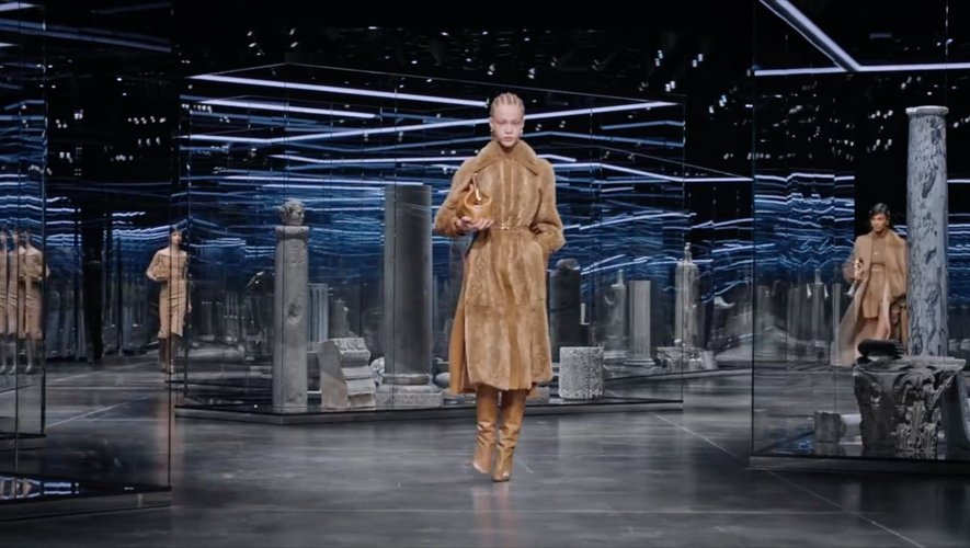 Défilé Fendi lors de la Fashion Week de Milan pour la collection automne-hiver 2021/2022.