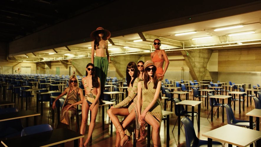 Missoni célèbre le retour à une vie sociale normale à la Fashion Week de Milan.
