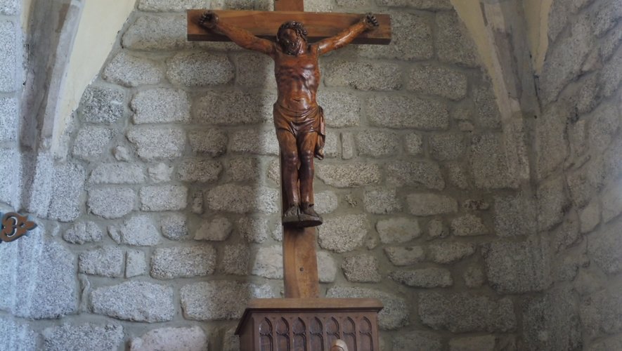 Le Christ sur la croix dans l'église de Florentin.