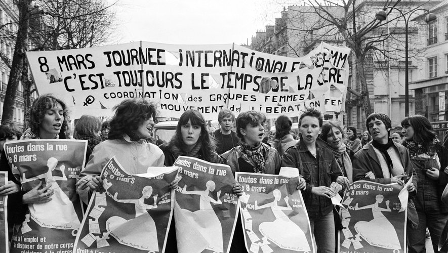 Plusieurs milliers de femmes rassemblées à l'appel du Mouvement de libération des femmes (MLF) manifestent le 8 mars 1980.