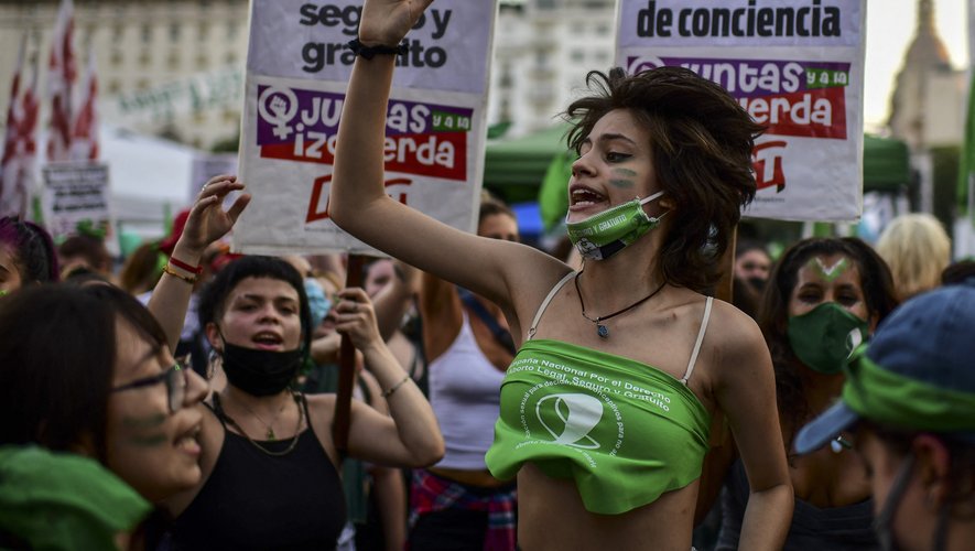 L'année 2020 s'est achevée sur une annonce historique pour les Argentines, après deux ans de lutte acharnée pour la légalisation de l'avortement.
