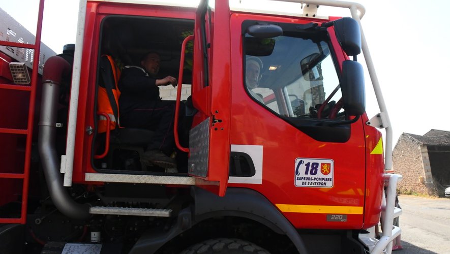 Sur les lieux, les pompiers des centres de secours voisins ont déployé deux engins de lutte contre les incendies ainsi qu’une ambulance.
