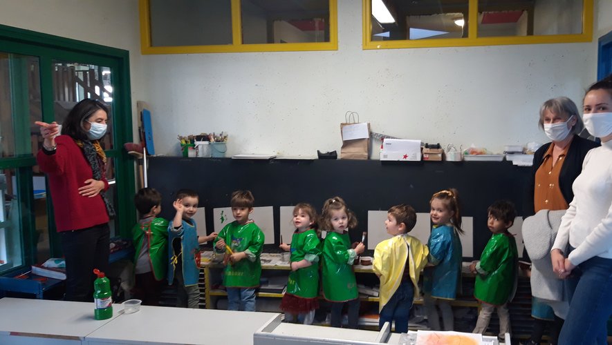 Un atelier de création de mini livres à la maternelle St-Michel