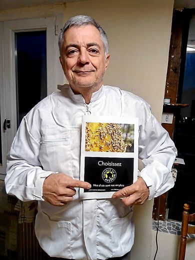 Michel Perosanz partage sa grande passion pour les abeilles