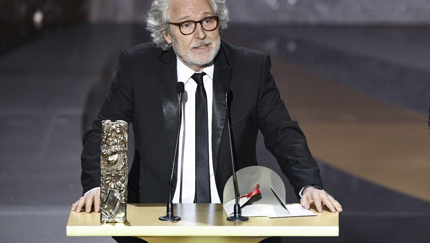 L'acteur français Nicolas Marie prononce un discours après avoir remporté le prix du meilleur acteur dans un second rôle pour "Adieu les cons" lors de la 46e édition de la cérémonie des César du cinéma à l'Olympia, à Paris, le 12 mars 2021.