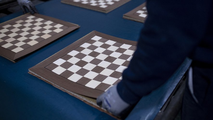 Leur seul client était au départ un fabricant de pièces d'échecs voisin, la clientèle s'est ensuite étendue à toute l'Espagne, puis au monde entier.