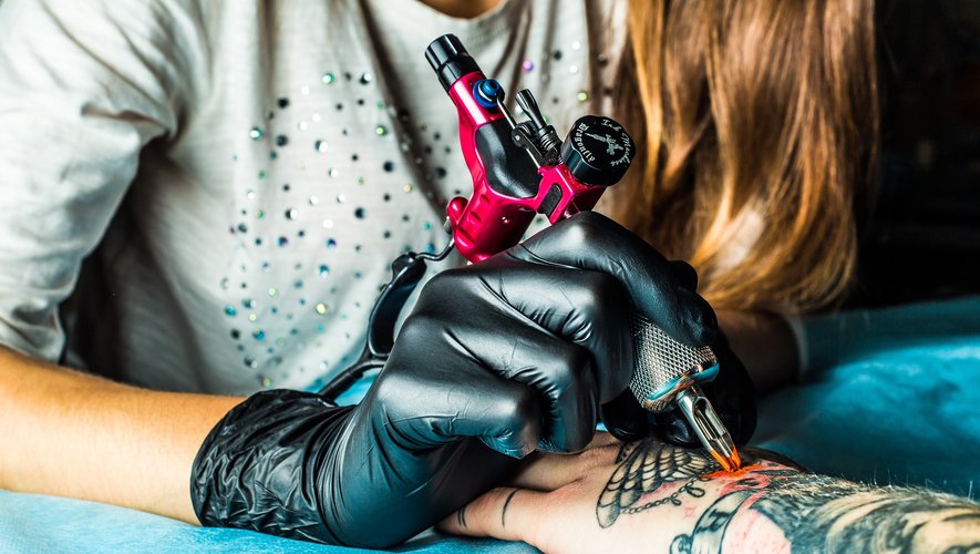 Un studio basé à Brooklyn révolutionne le tatouage grâce à une encre que le corps élimine de façon naturelle en 15 mois maximum.