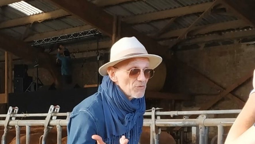 Gari Grèu, célèbre chanteur du groupe Massilia Sound System, lors du tournage du clip.