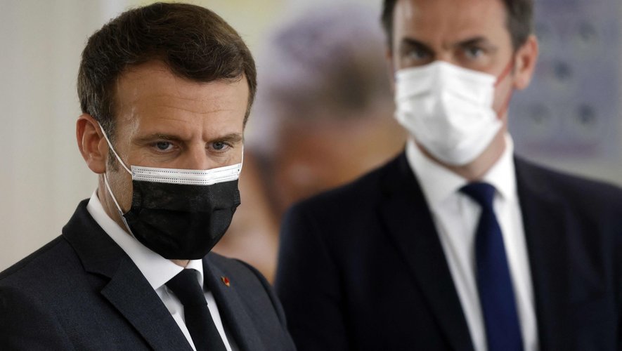 Emmanuel Macron et le ministre de la Santé Olivier Véran.