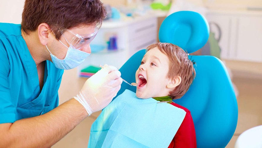 Dentiste : comment préparer votre enfant à sa première fois ?