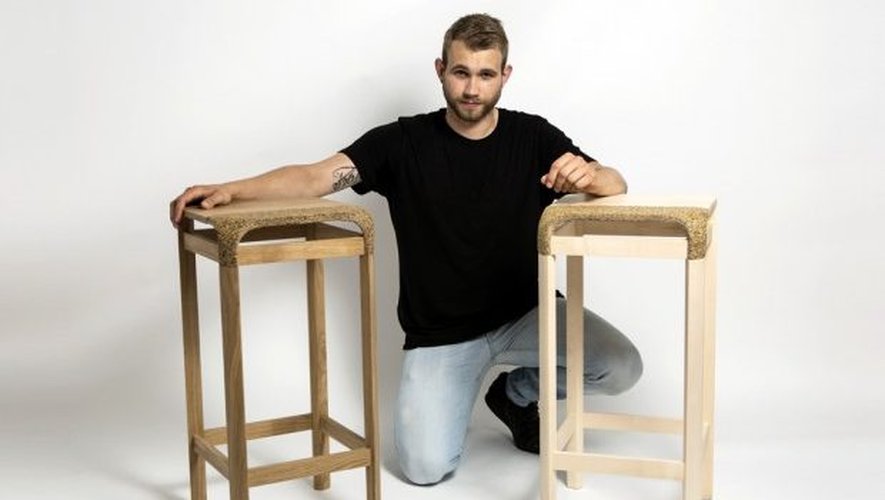 Accompagné par ITA, Franck Grossel fabrique du mobilier design à partir de drêche de bière.