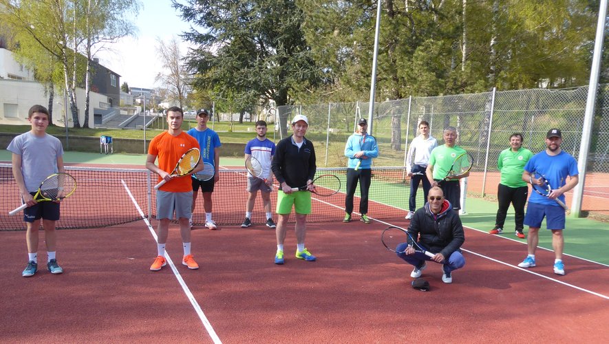 Les participants à un entraînement collectif samedi dernier sur les courts de La Vallée à La Primaube.