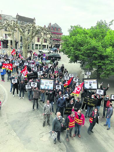 Les manifestants de la SAM arrivent place de la République à Villefranche./Photo MCB