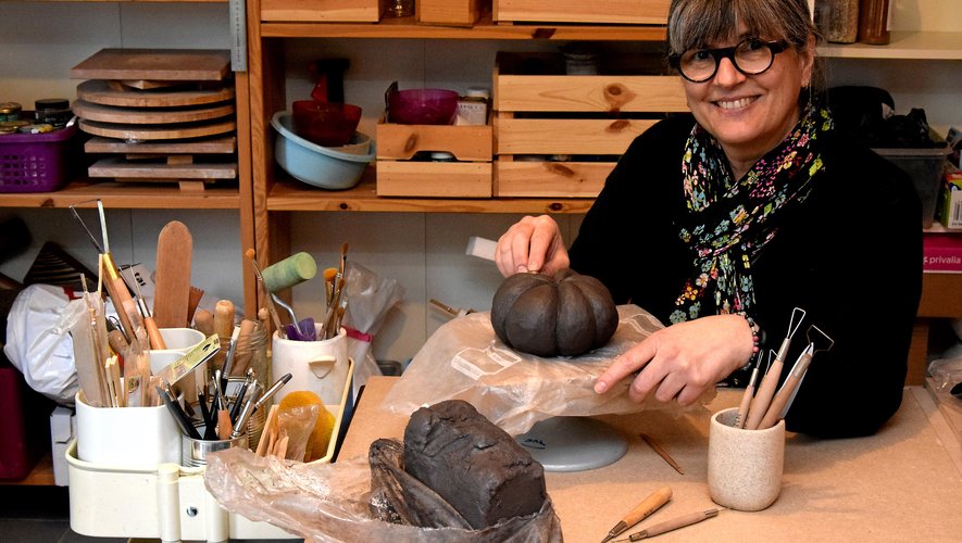 Nathalie Nedelec a créé son nouvel atelierde céramique dans sa maison du hameaude Labro, où elle a trouvé un environnement particulièrement propice à la création.