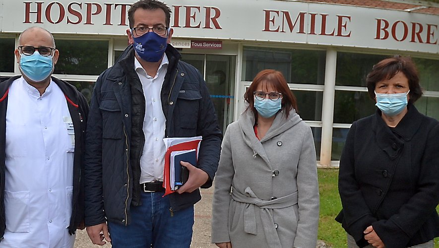 Mohamed Zouani, Sébastien David, Sylvie Marty et Pascale Bauquis militent pour l’hôpital médian.