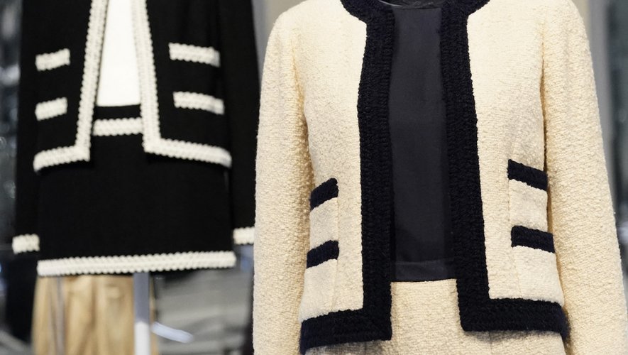 Le défilé couture de Chanel en juillet devrait avoir lieu au Palais Galliera, musée de la mode de Paris qui avait brièvement rouvert en automne pour inaugurer une grande rétrospective consacrée à Gabrielle Chanel.