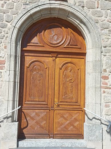 Les portes de l’église ont été rénovées