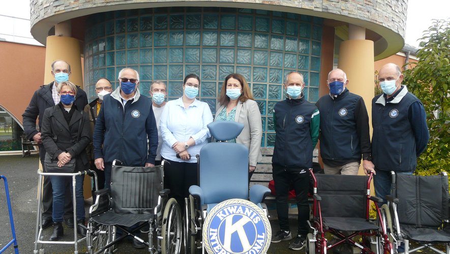 Bel élan de solidarité entreles membres du Kiwanis clubet les responsables de La Rossignole.