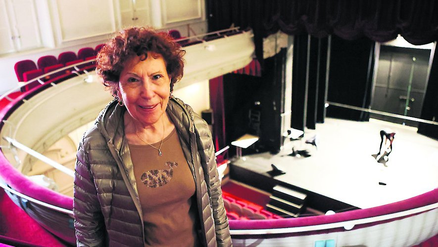 Monique Fréjaville, présidente des Espaces culturels villefranchois, préparela reprise.